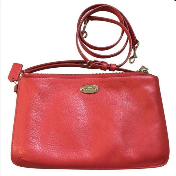 Coach Handbags - Coach Pebbled cardinal leather crossbody bag
